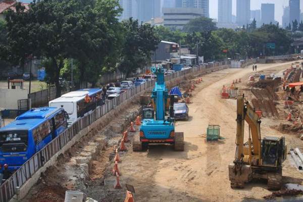 Proyek pembangunan underpass Mampang, di Jakarta, Selasa (4/7)./JIBI-Nurul Hidayat